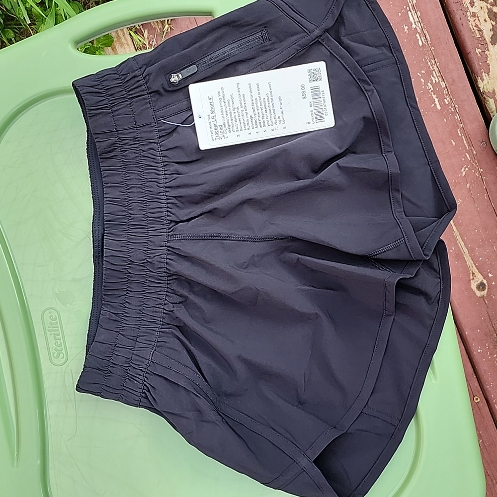 Lululemon NWT tracker shorts 4" black
